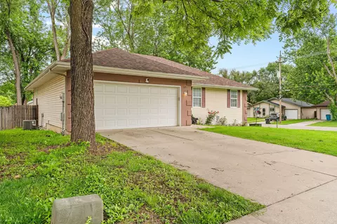Exterior - 645 E Livingston St, Springfield, MO 65803 photo 3 of 9