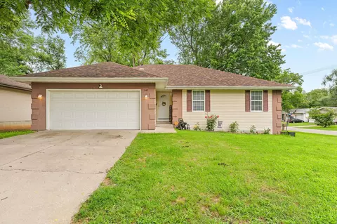 Exterior - 645 E Livingston St, Springfield, MO 65803 photo 2 of 9