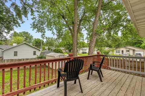 Exterior - 645 E Livingston St, Springfield, MO 65803 photo 6 of 9