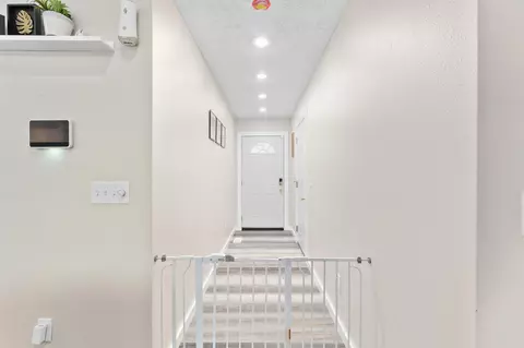 Entry Way - 645 E Livingston St, Springfield, MO 65803 photo 1 of 4