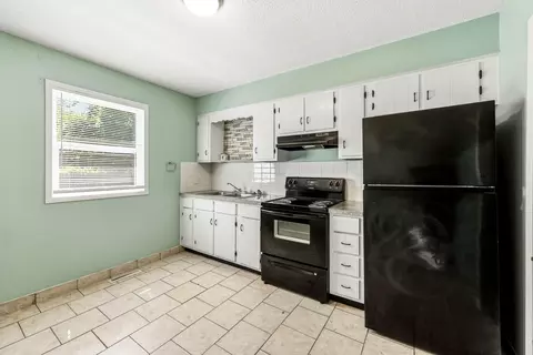 Kitchen - 1262 S Estate Ave, Springfield, MO 65804 photo 2 of 3