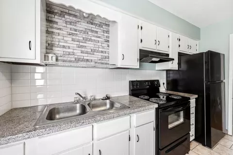 Kitchen - 1262 S Estate Ave, Springfield, MO 65804 photo 3 of 3