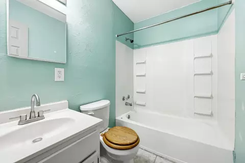 Bath - 1262 S Estate Ave, Springfield, MO 65804 photo 1 of 1