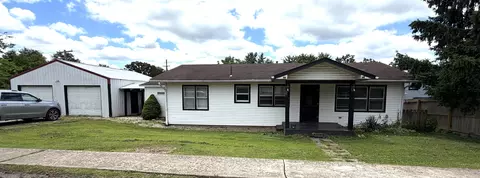 221 E 3rd St, Mountain View, MO 65548