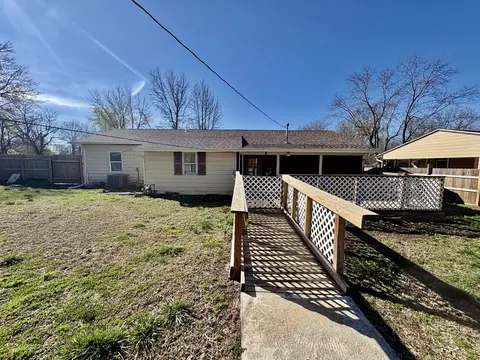 Exterior - 111 W Lee St, Aurora, MO 65605 photo 9 of 13
