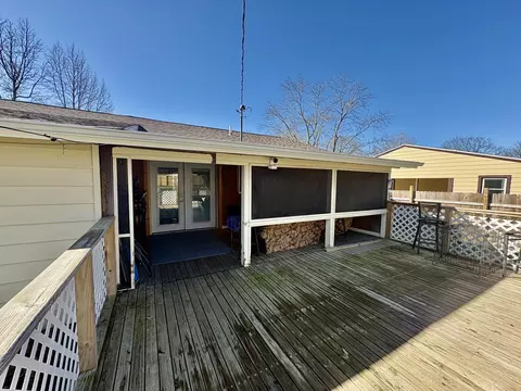 Exterior - 111 W Lee St, Aurora, MO 65605 photo 5 of 13