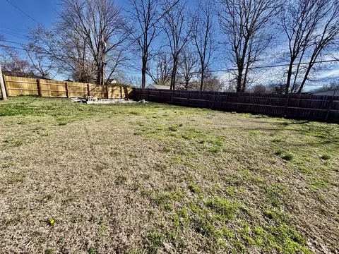 Exterior - 111 W Lee St, Aurora, MO 65605 photo 10 of 13
