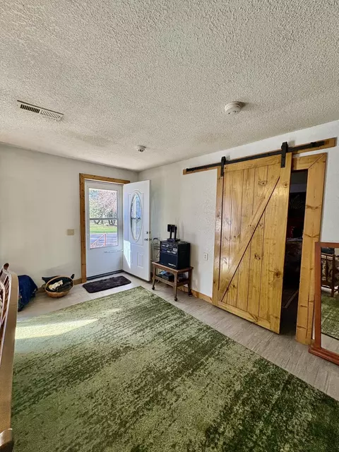 Entry Way - 111 W Lee St, Aurora, MO 65605 photo 1 of 2