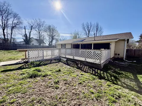 Exterior - 111 W Lee St, Aurora, MO 65605 photo 12 of 13