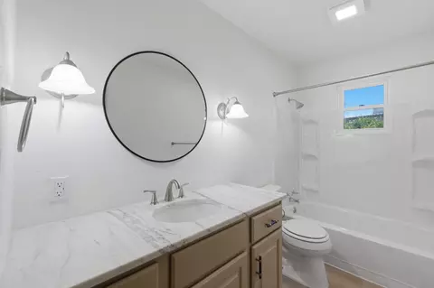 Bath - 2317 N Bess Pl, Springfield, MO 65803 photo 1 of 3