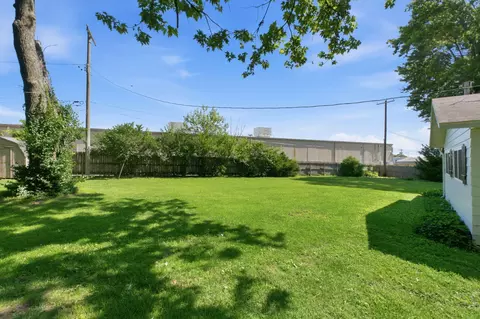 Exterior - 2317 N Bess Pl, Springfield, MO 65803 photo 4 of 7
