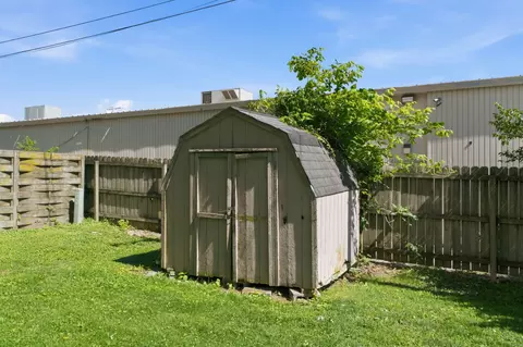 Exterior - 2317 N Bess Pl, Springfield, MO 65803 photo 5 of 7