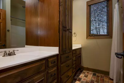 Bath - 6116 S Danforth Ave, Springfield, MO 65804 photo 4 of 5