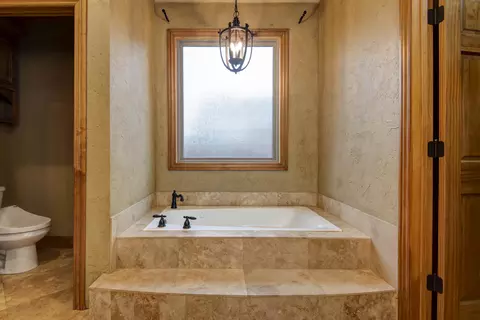 Bath - 6116 S Danforth Ave, Springfield, MO 65804 photo 2 of 5