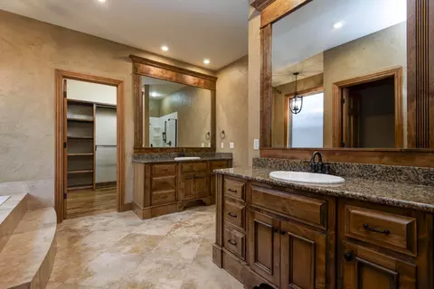 Bath - 6116 S Danforth Ave, Springfield, MO 65804 photo 1 of 5