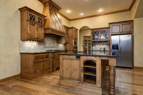 Kitchen - 6116 S Danforth Ave, Springfield, MO 65804 photo 3 of 5