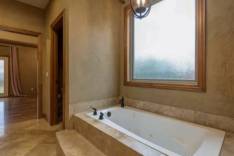 Bath - 6116 S Danforth Ave, Springfield, MO 65804 photo 3 of 5