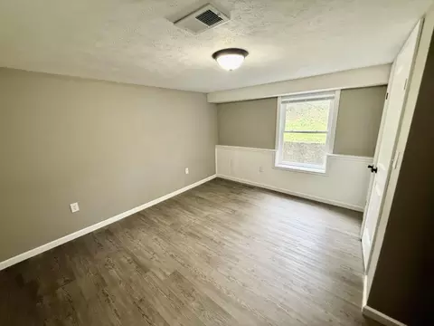 Bedroom - 802 S 5th St, Branson, MO 65616 photo 3 of 6
