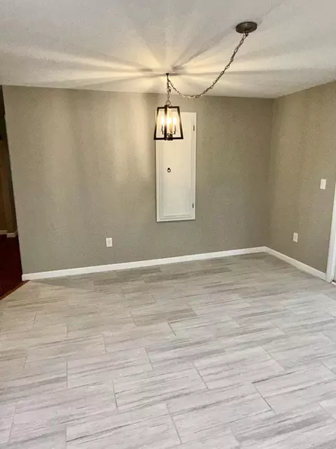 Dining - 802 S 5th St, Branson, MO 65616 photo 1 of 1