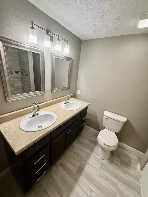 Bath - 802 S 5th St, Branson, MO 65616 photo 3 of 6