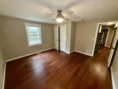 Bedroom - 802 S 5th St, Branson, MO 65616 photo 6 of 6