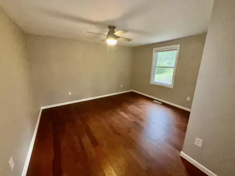 Bedroom - 802 S 5th St, Branson, MO 65616 photo 5 of 6