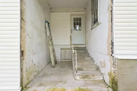 Exterior - 409 E Olive St, Bolivar, MO 65613 photo 7 of 9