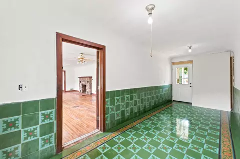 Entry Way - 409 E Olive St, Bolivar, MO 65613 photo 1 of 4
