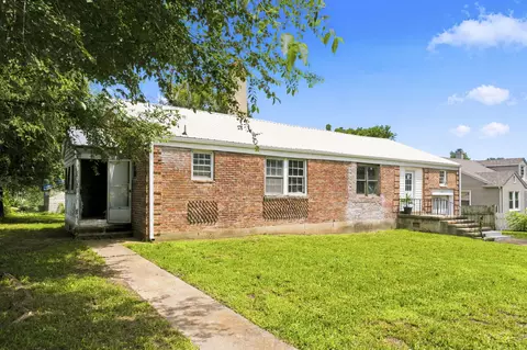 Exterior - 409 E Olive St, Bolivar, MO 65613 photo 3 of 9
