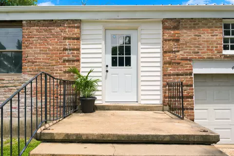 Exterior - 409 E Olive St, Bolivar, MO 65613 photo 4 of 9