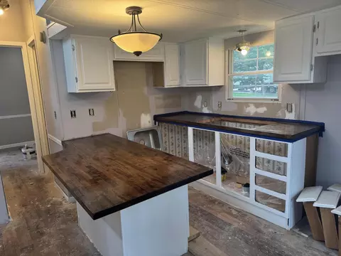 Kitchen - 480 Royalty Ln, Branson, MO 65616 photo 2 of 2