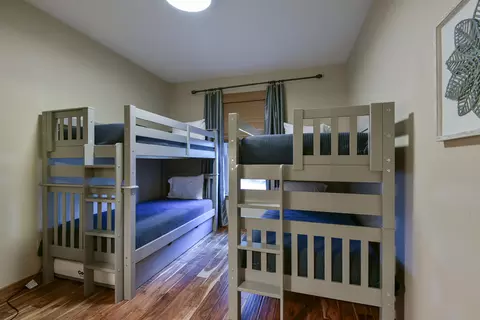 Bedroom - 25318 Riverside Ln, Shell Knob, MO 65747 photo 3 of 8