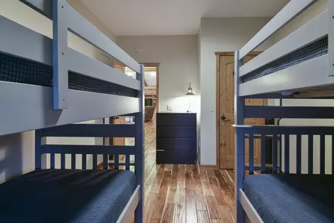 Bedroom - 25318 Riverside Ln, Shell Knob, MO 65747 photo 4 of 8