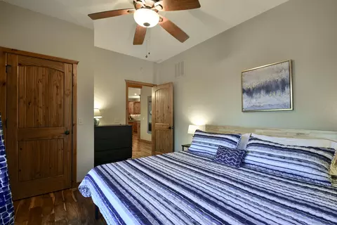 Bedroom - 25318 Riverside Ln, Shell Knob, MO 65747 photo 2 of 8