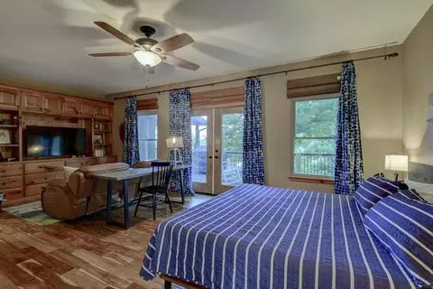 Bedroom - 25318 Riverside Ln, Shell Knob, MO 65747 photo 6 of 8