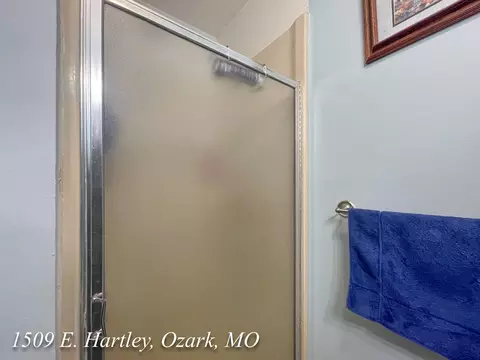 Bath - 1509 E Hartley St, Ozark, MO 65721 photo 2 of 5
