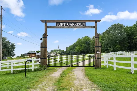 2115 Garrison Cutoff Rd, Taneyville, MO 65759