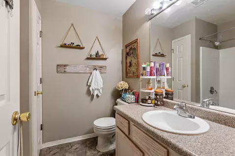 Bath - 278 280 Forest Ln, Branson, MO 65616 photo 2 of 4