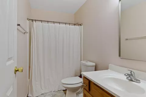 Bath - 296 298 Forest Ln, Branson, MO 65616 photo 3 of 4