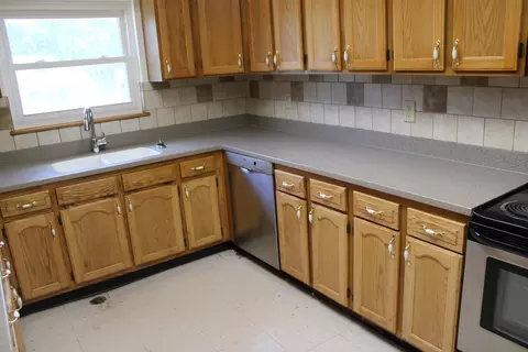 Kitchen - 3110 S Lakeside Ave, Springfield, MO 65804 photo 3 of 5
