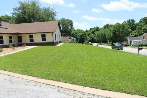 Exterior - 3110 S Lakeside Ave, Springfield, MO 65804 photo 4 of 8