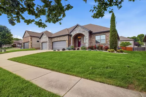 597 E Selby Dr, Nixa, MO 65714