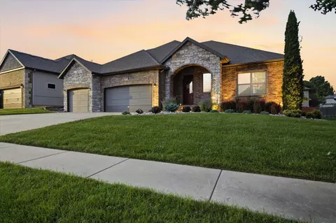 597 E Selby Dr, Nixa, MO 65714