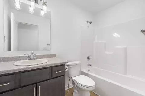 Bath - 558 S Abigail Ave, Republic, MO 65738 photo 1 of 1