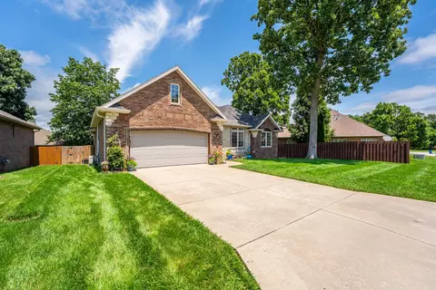 Exterior - 883 Dustin Ln, Nixa, MO 65714 photo 3 of 9