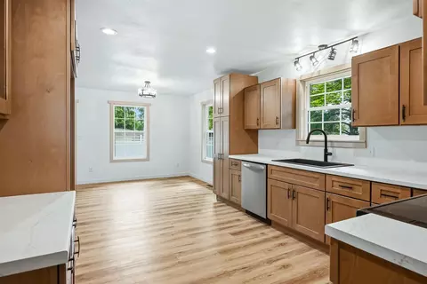 Kitchen - 261 Renee Ave, Sparta, MO 65753 photo 2 of 3