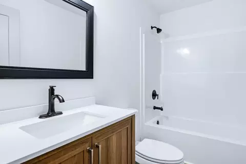 Bath - 261 Renee Ave, Sparta, MO 65753 photo 3 of 3