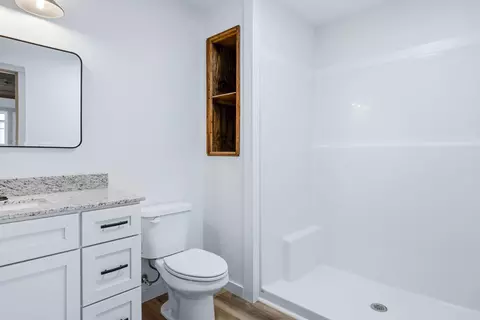 Bath - 261 Renee Ave, Sparta, MO 65753 photo 1 of 3