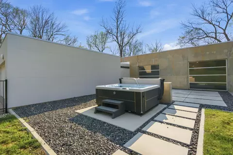 Exterior - 3023 E Inglewood Ct, Springfield, MO 65804 photo 11 of 33