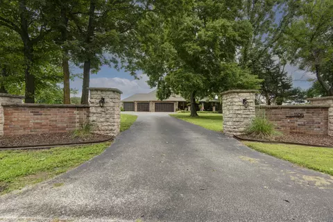 1106 W Pebble Creek Dr, Nixa, MO 65714